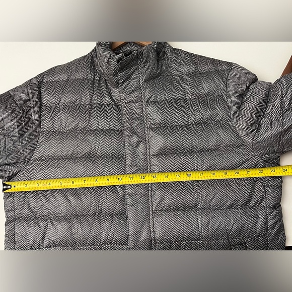UNIQLO Men ultra light Packable 90% Down Puffer Jacket herringbone print XL - Picture 6 of 7